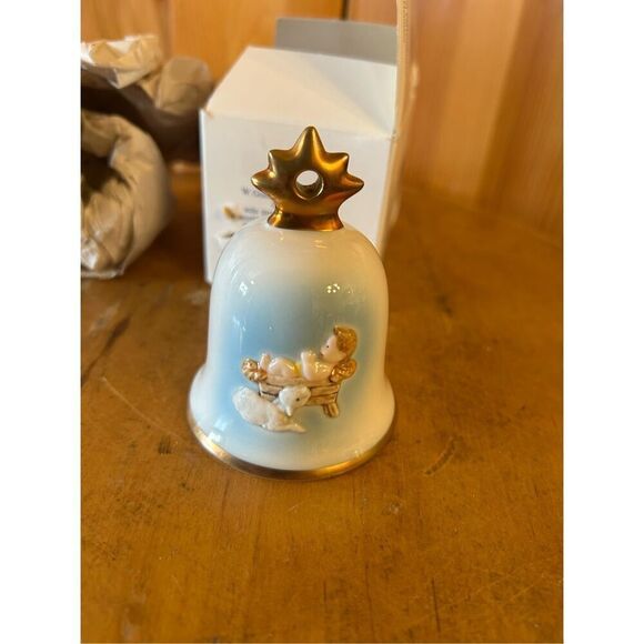 Goebel 1997 14th edition annual Christmas bell ornament (0107) - Picture 1 of 13